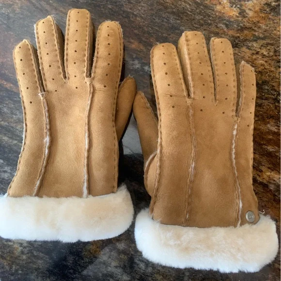 UGG Perforated Shearling Gloves - Picture 2 of 8